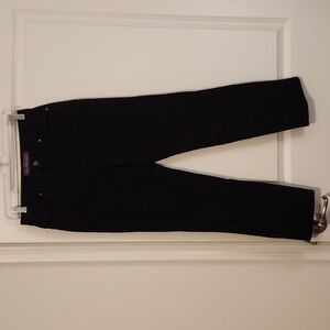 Gloria Vanderbilt black Amanda denim jeans. Size 6P